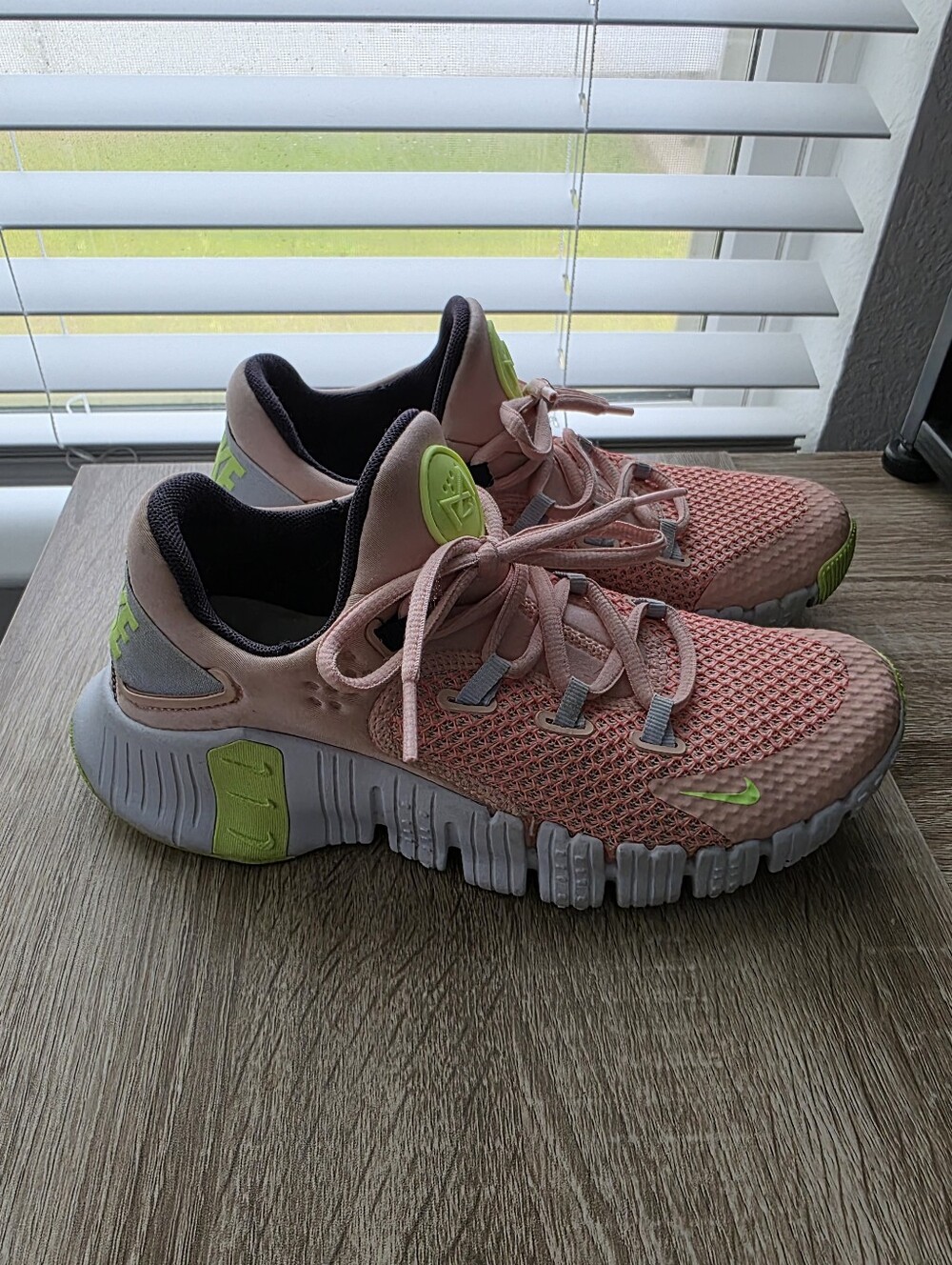 Nike Free Metcon 4 - Arctic Orange/Ghost Green Size 6.5